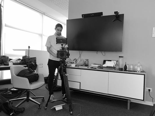 Intervista · Set in ufficio